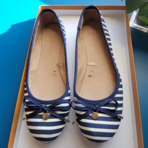 Navy striped flat